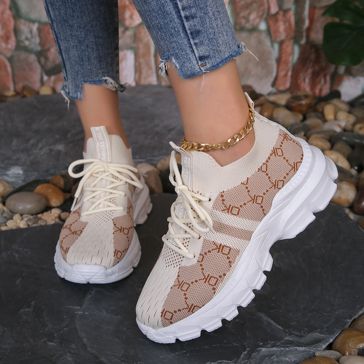 Women's Breathable Canvas Sneakers.